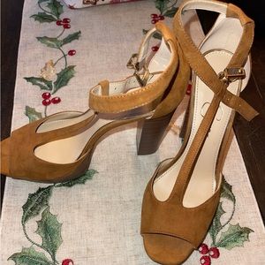 Jessica Simpson T-Strap Suede Look Light Brown Heels / Sandals Size 10